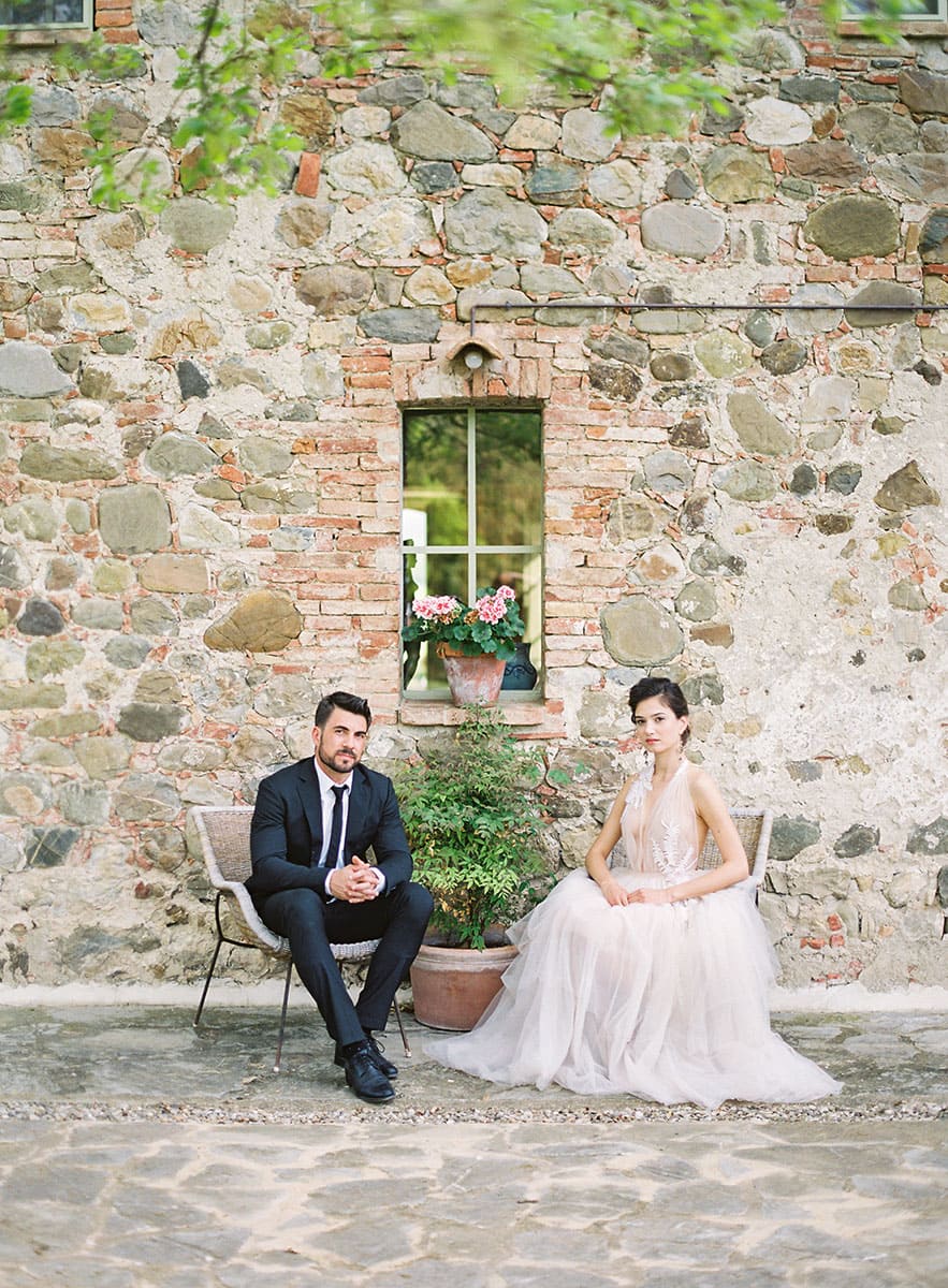 tuscany-villa-wedding-couple